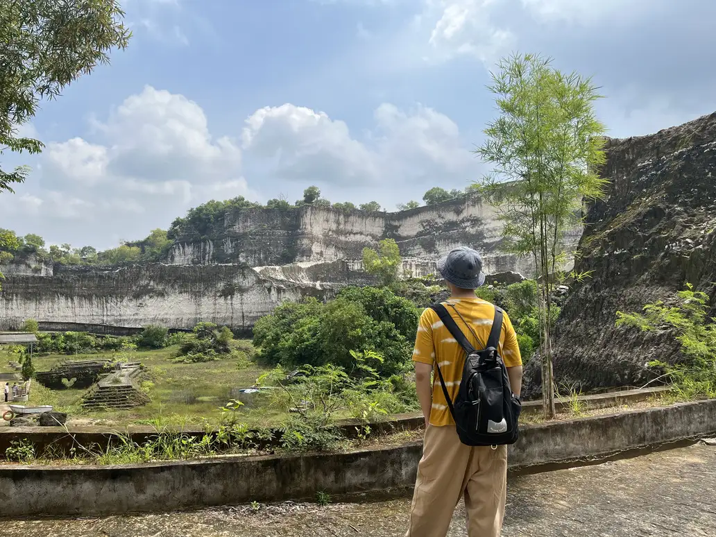 A Traveler in Jaddih Hill Madura
