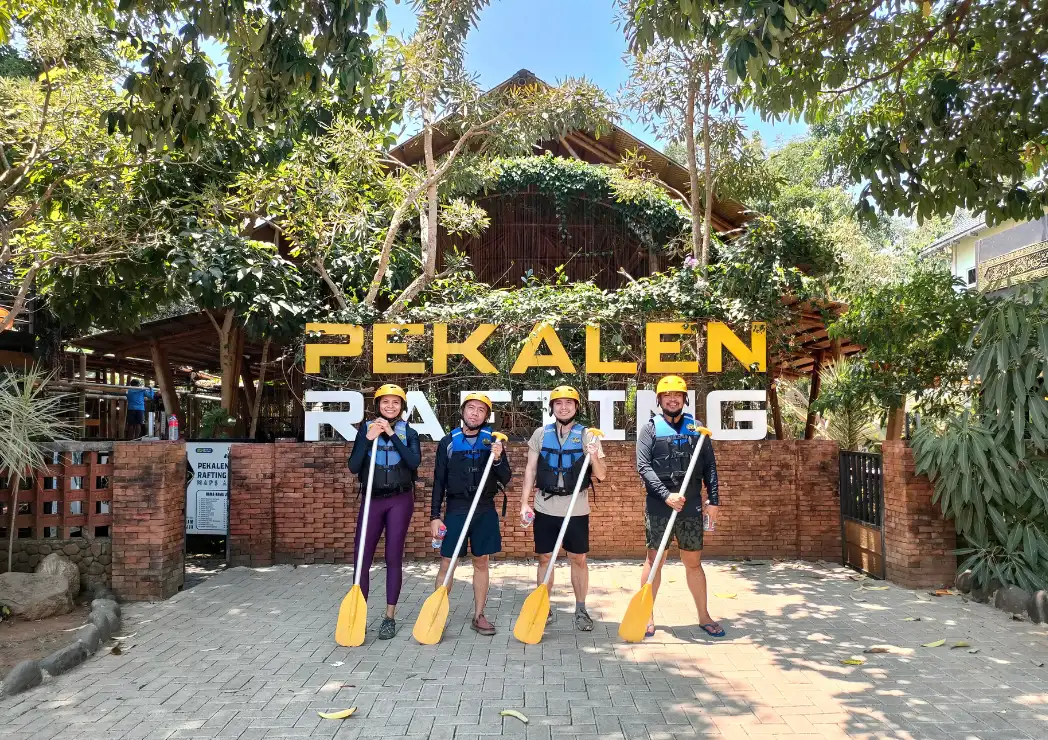 Taking a picture in Pekalen Rafting entrance