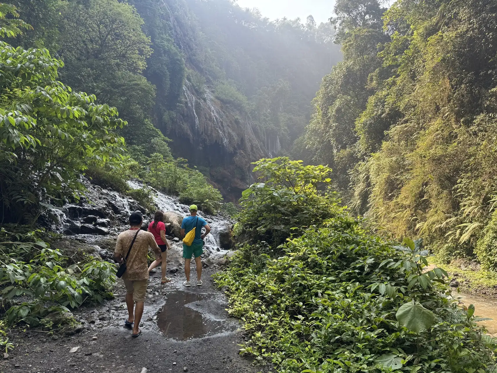 Walking to Tetes Cave