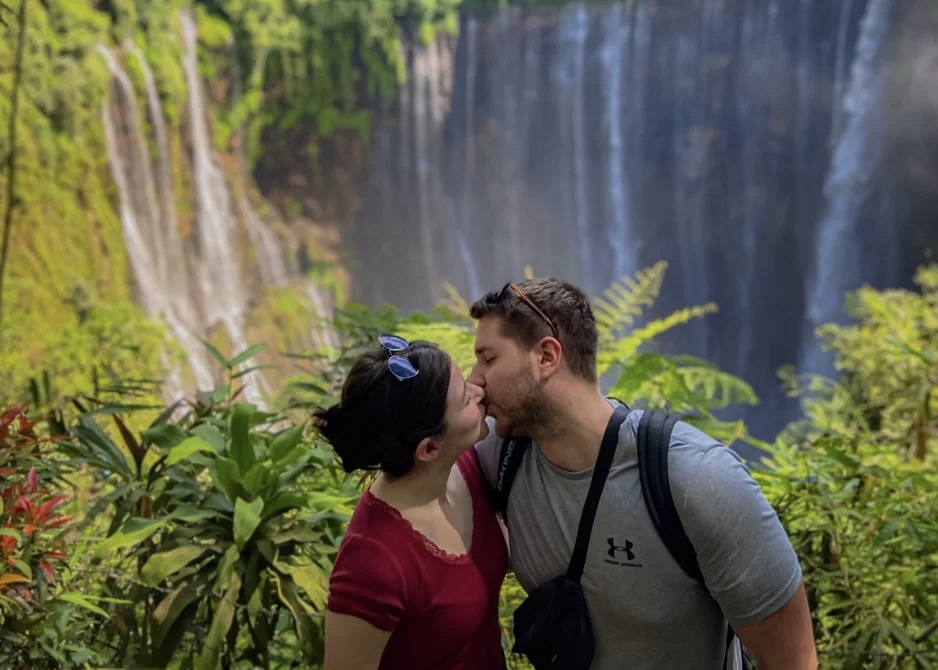 Couple Kissing During Tumpak Sewu Waterfall Tour Package Couple Kissing During Tumpak Sewu Waterfall Tour Package